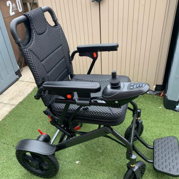 Foldable electric wheelchair